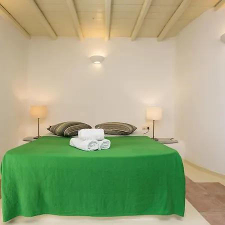 Clio Ornos (Mykonos)